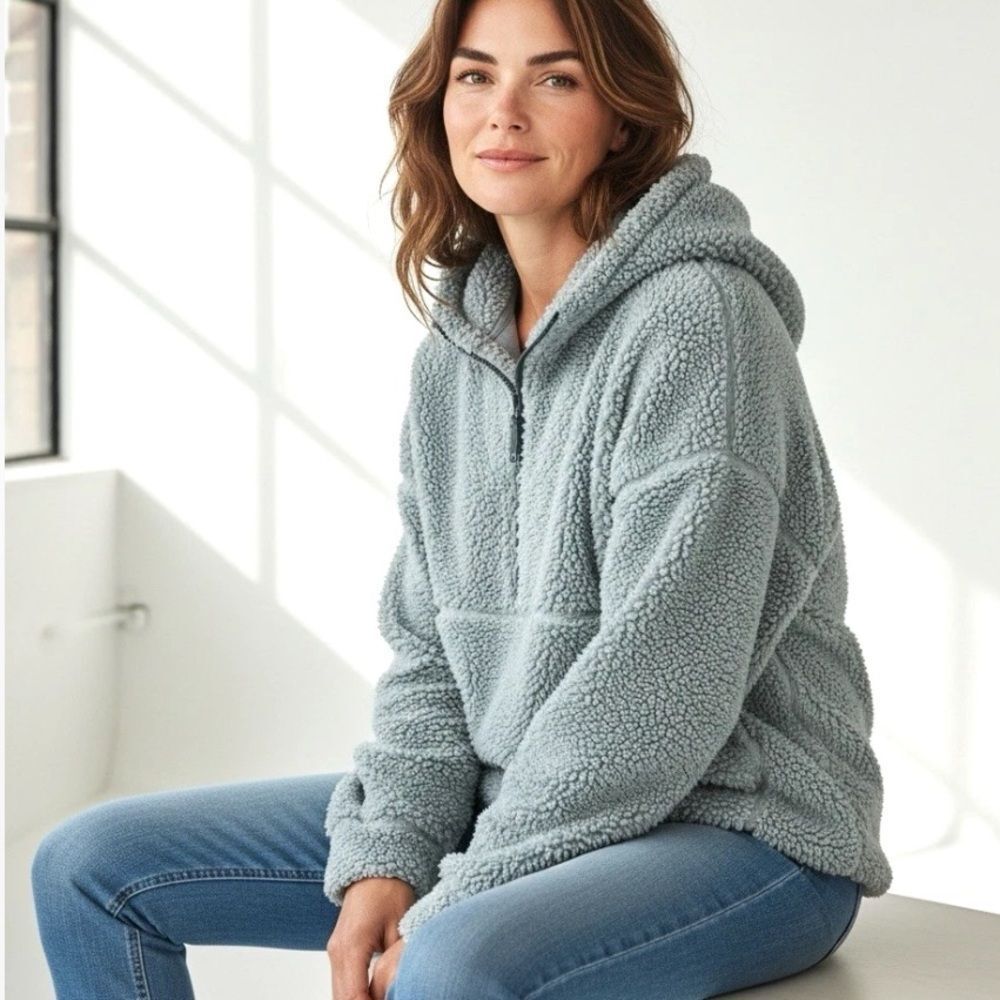 PRANA Polar Escape
Permafrost Sherpa Half Zip Light blue sherpa pull over XS
